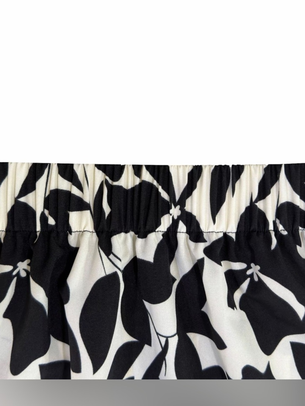 Black & White Floral Maxi Skirt – Size Large – EUC – Flowy & Versatile 🖤🤍 - Picture 3 of 6
